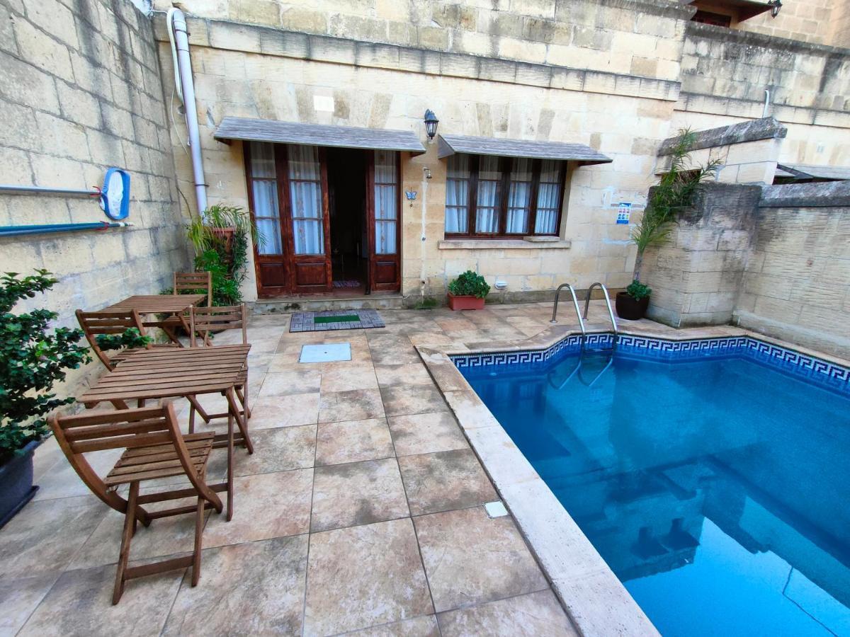 Grotto's Paradise Bed & Breakfast