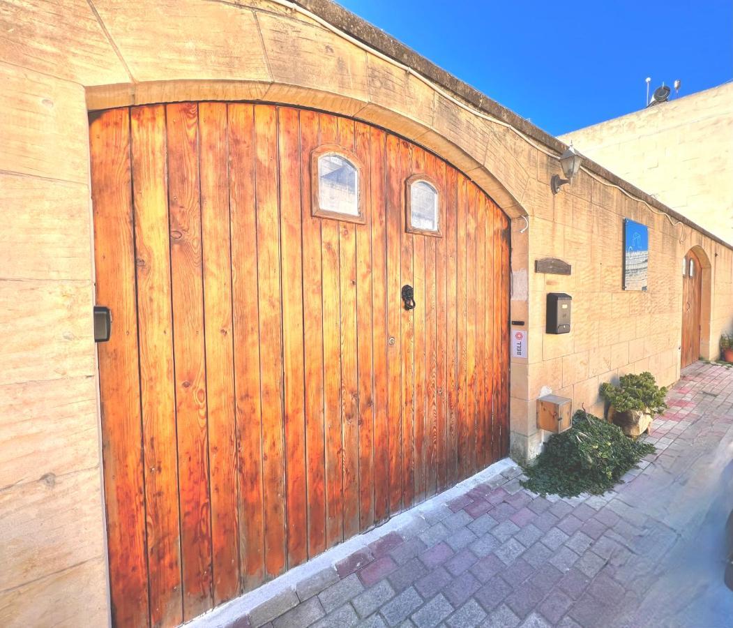 Grotto's Paradise Bed & Breakfast 3*