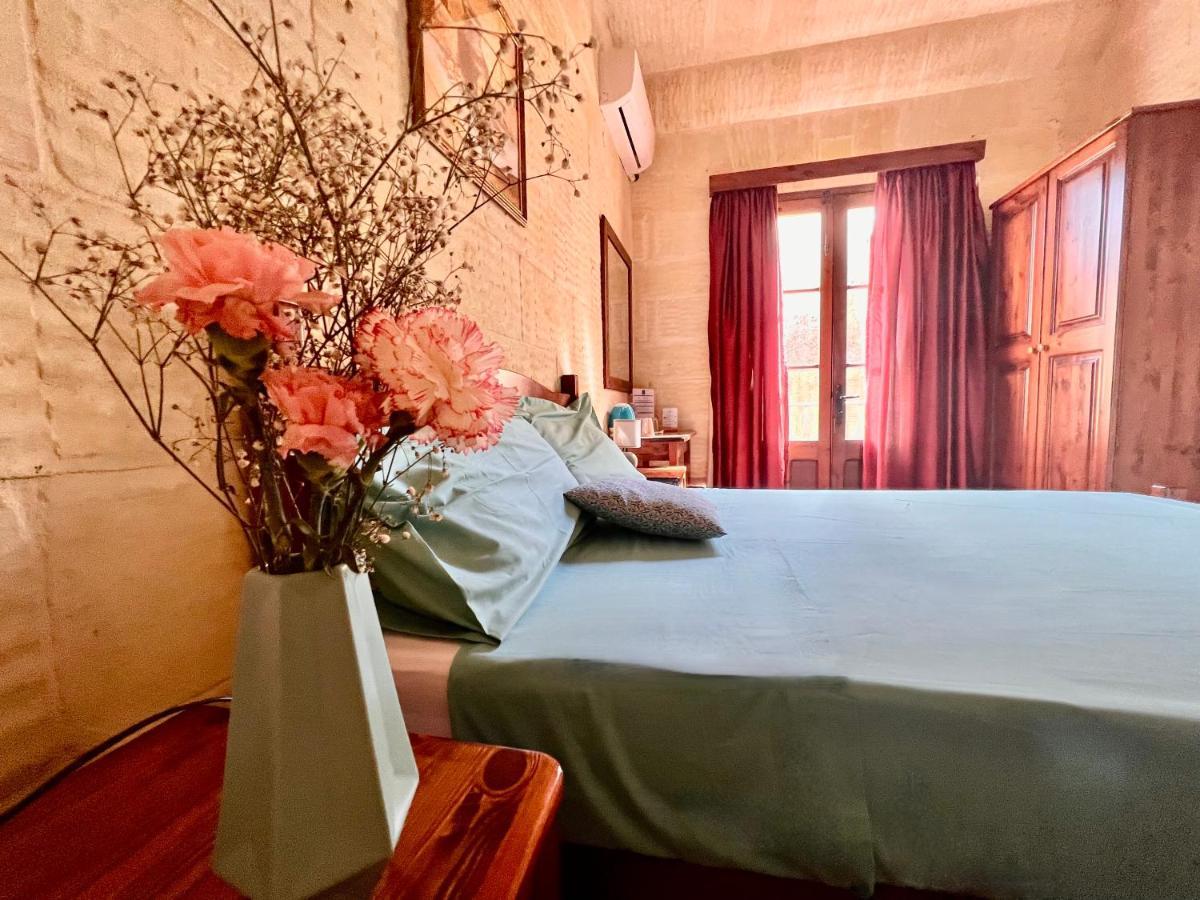Grotto's Paradise Bed & Breakfast