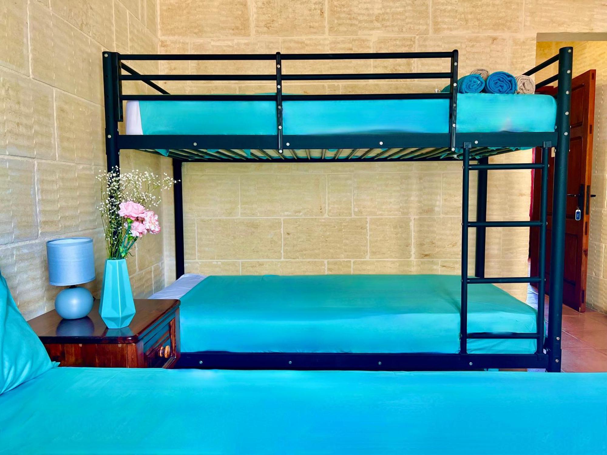 Grotto's Paradise Bed & Breakfast 3*